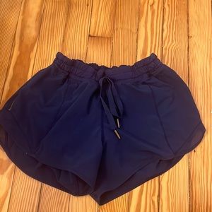 Lululemon hotty hot shorts 2.5 in